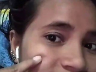 Pretty Pinay shows boobs on video call